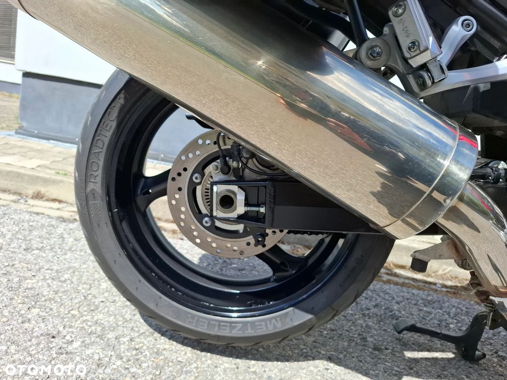 Suzuki GSX - 16