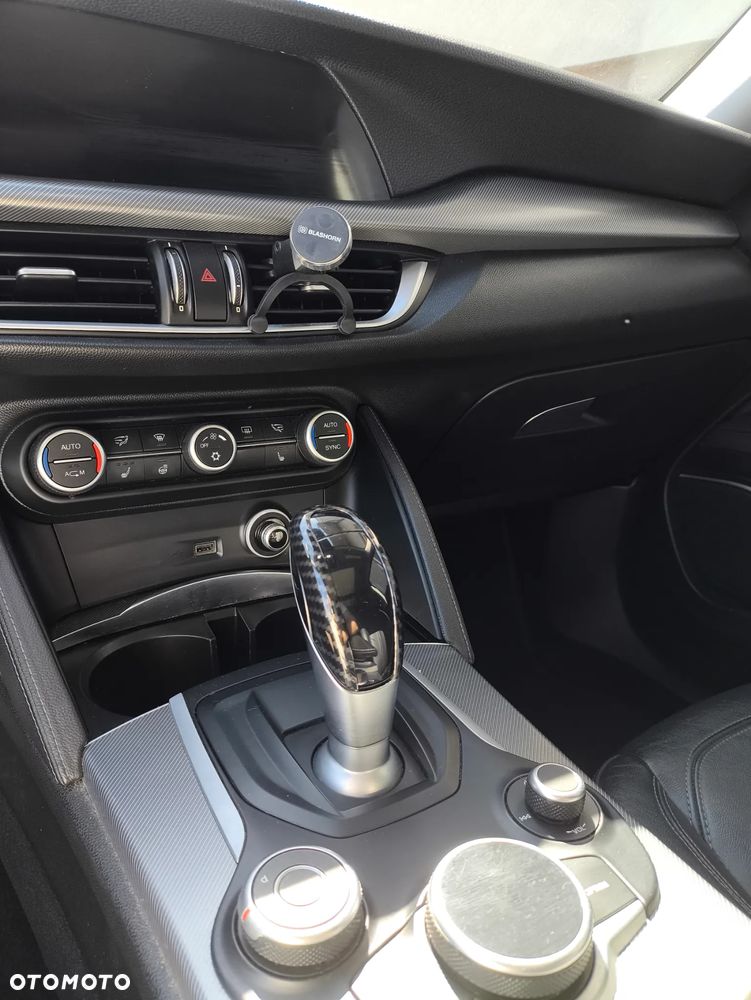 Alfa Romeo Stelvio 2.0 Turbo 16V AT8-Q4 Ti - 13