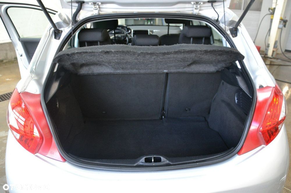 Peugeot 208 - 24