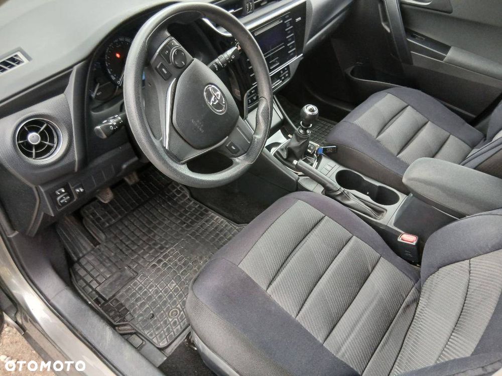 Toyota Auris - 4
