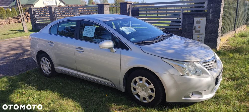 Toyota Avensis 1.6 Luna - 1