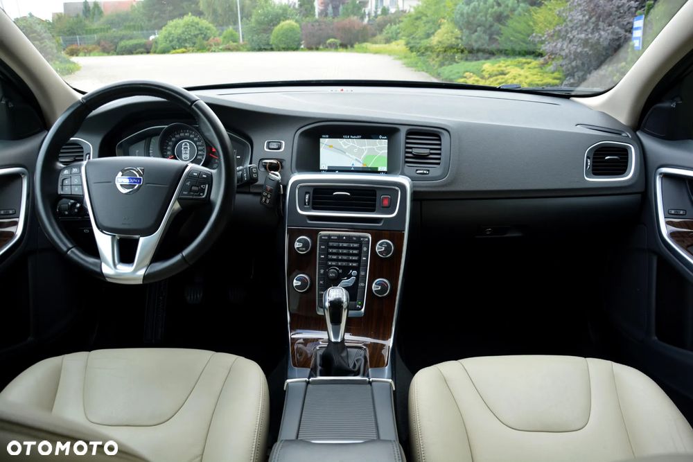 Volvo V60 Cross Country D3 Summum - 18
