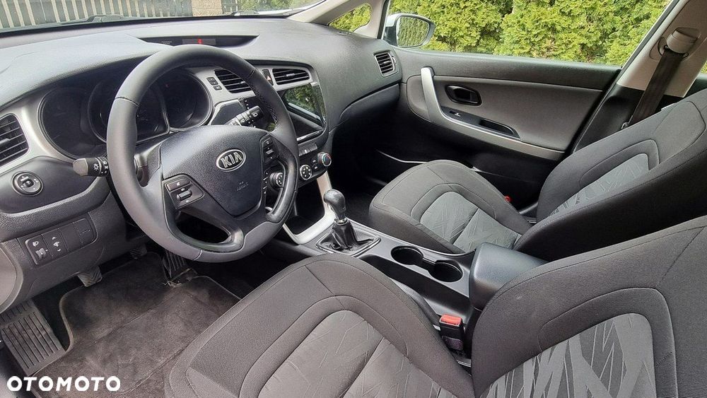 Kia Ceed - 11