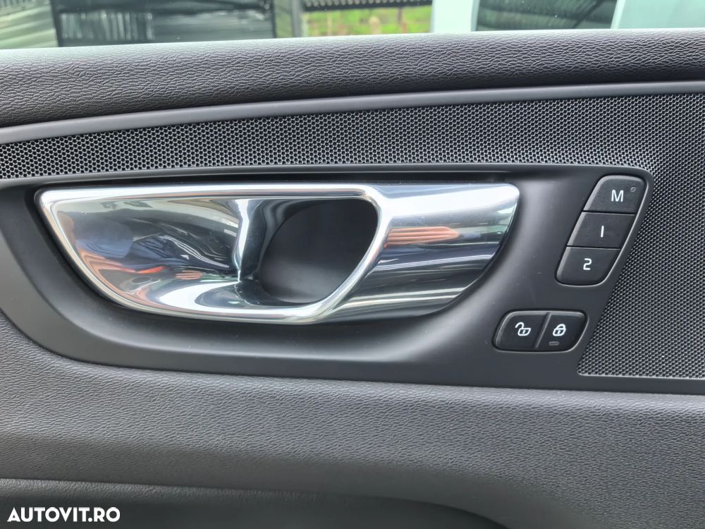 Volvo XC 60 D5 AWD R-Design - 19