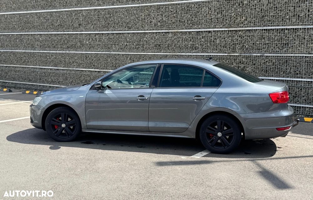 Volkswagen Jetta 2.0 TDI DPF Highline - 3