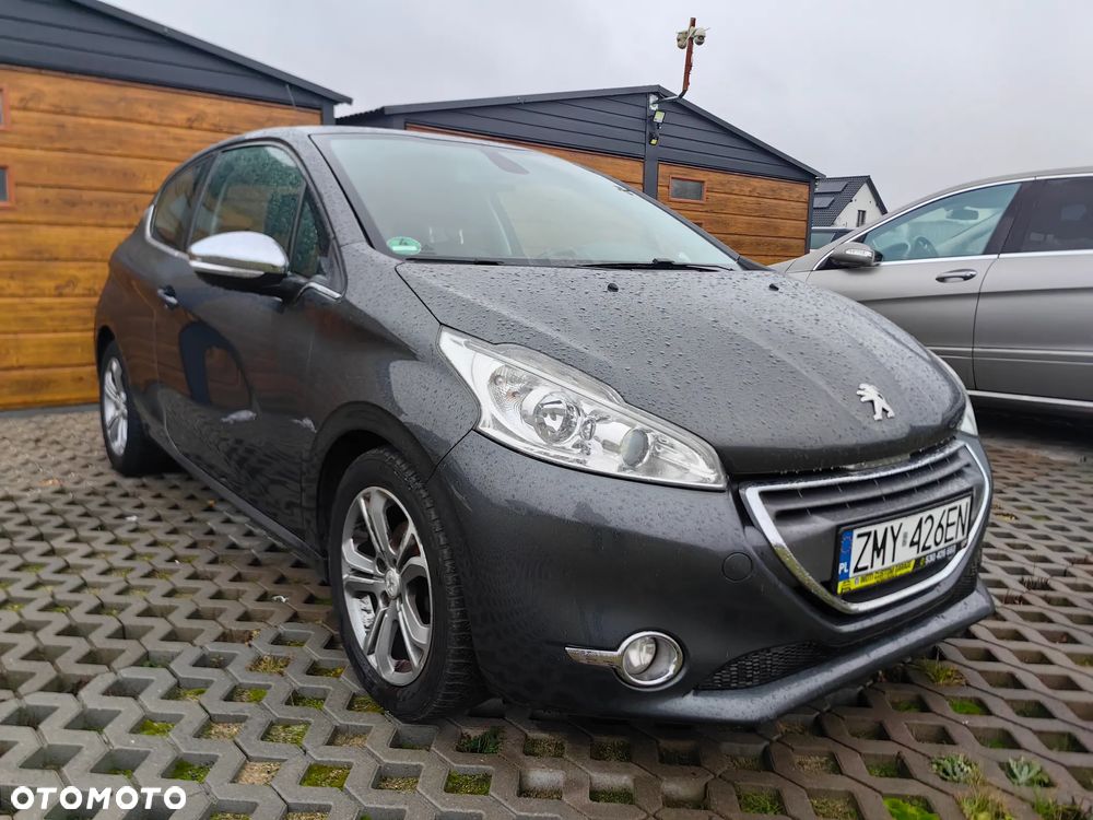Peugeot 208 - 2