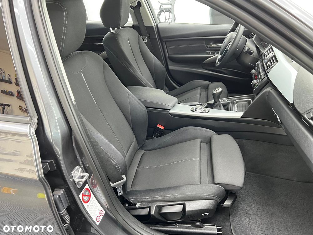 BMW Seria 3 318d DPF Edition Sport - 6
