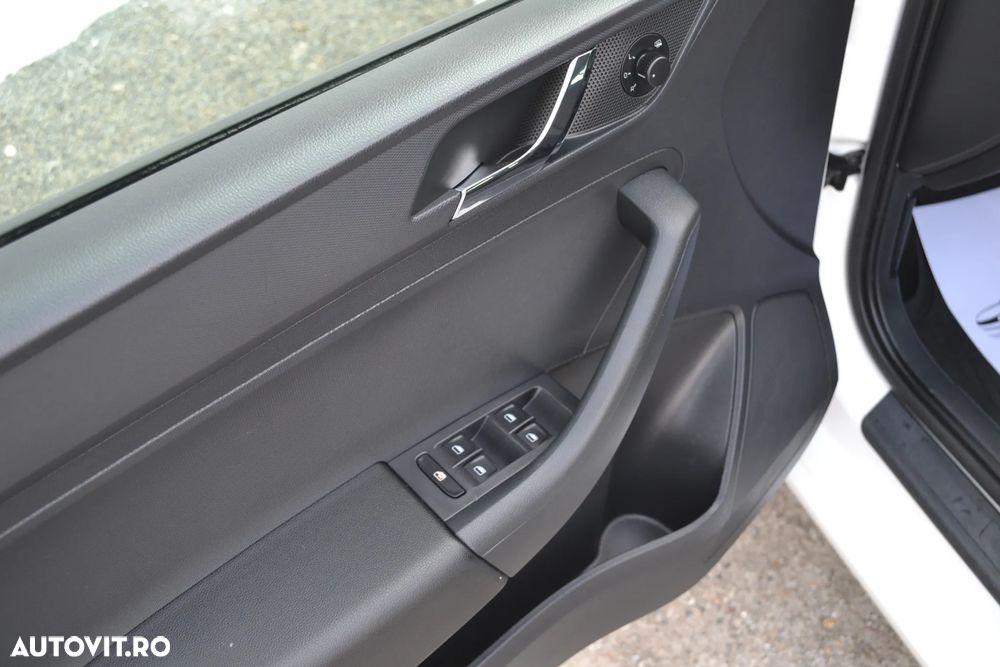 Skoda RAPID 1.4 TSI DSG Ambition - 7