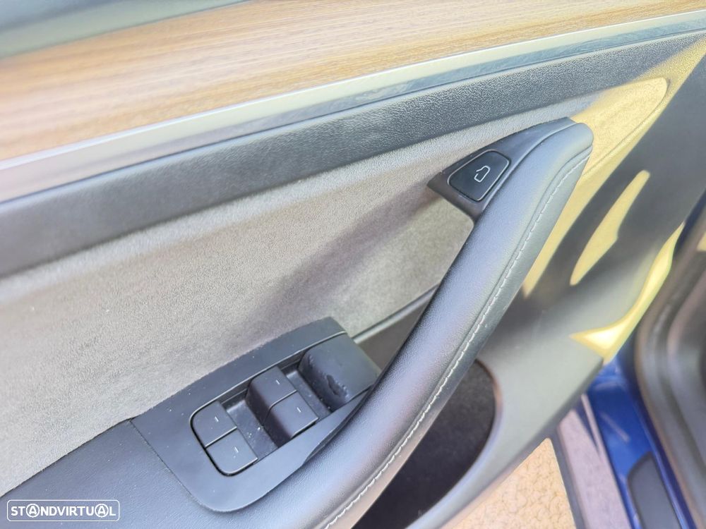 Tesla Model Y Long Range Dual Motor AWD - 38