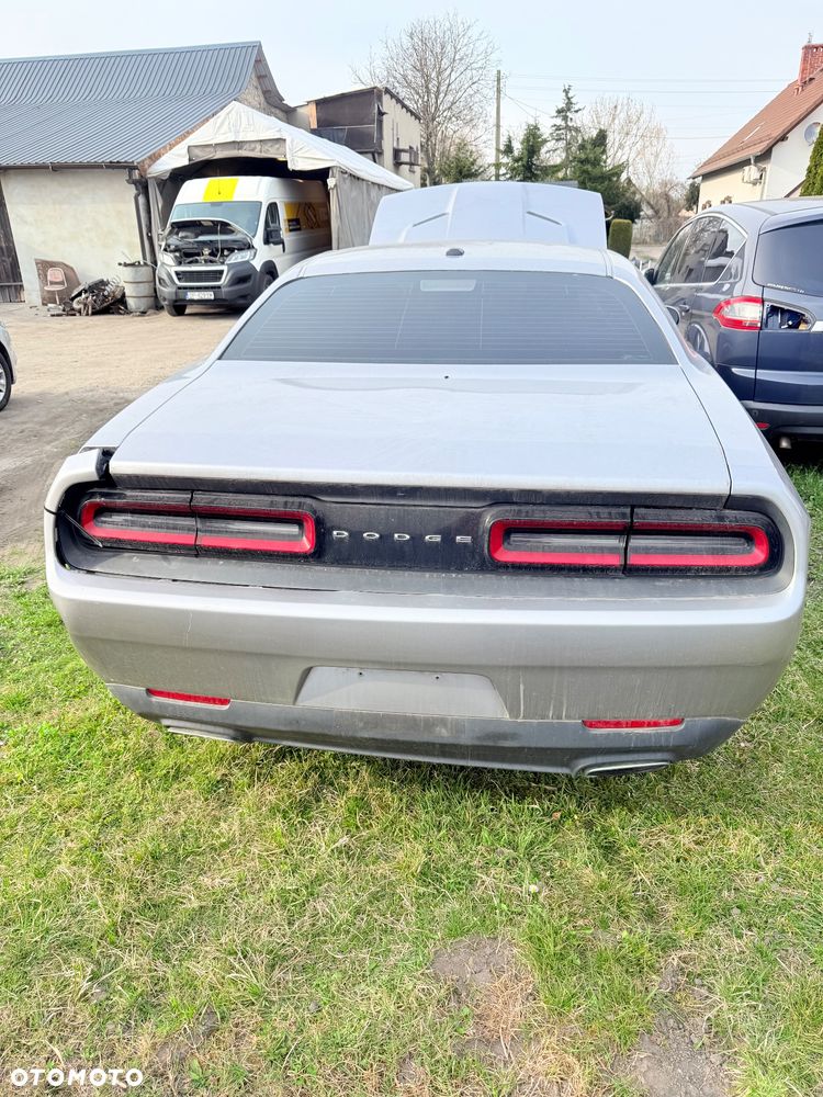 Dodge Challenger - 10
