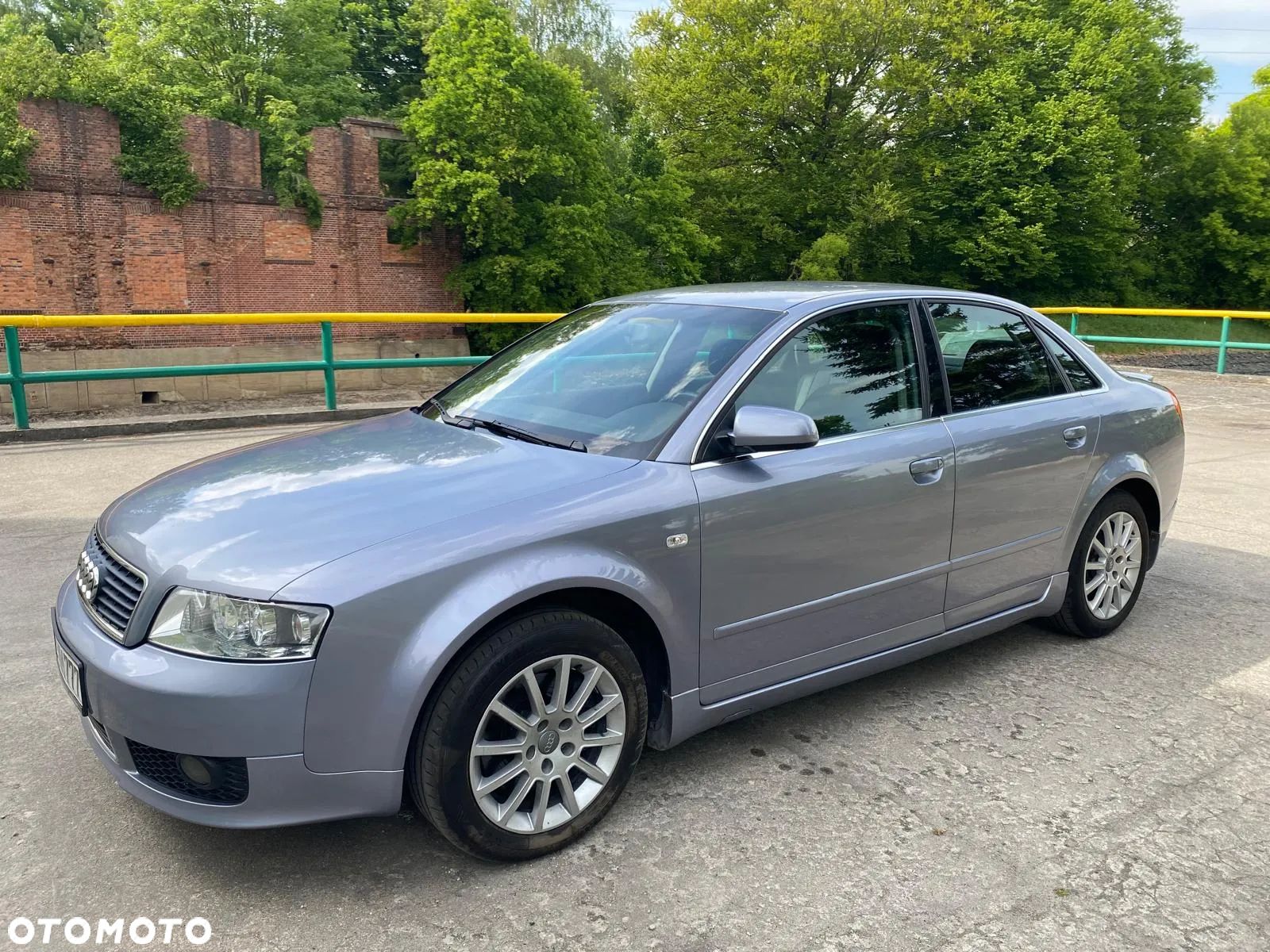 Audi A4 2.4 - 1