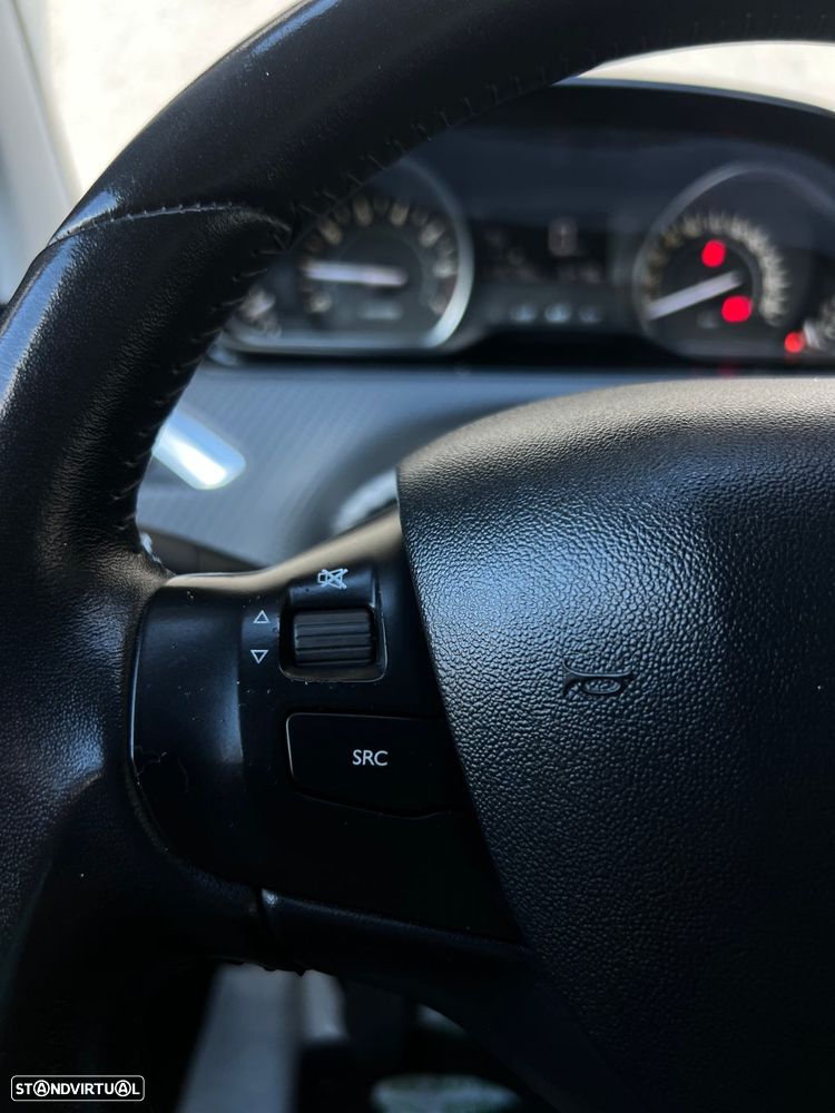 Peugeot 208 1.2 PureTech Style - 6