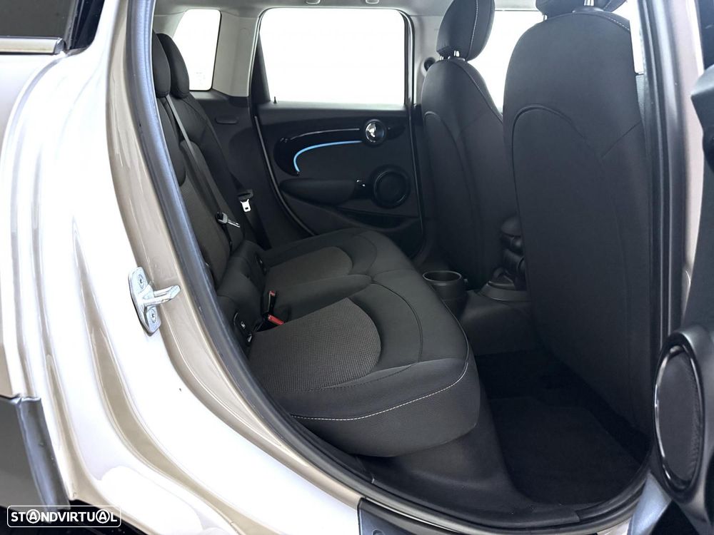 MINI 5 Portas Cooper Auto - 22