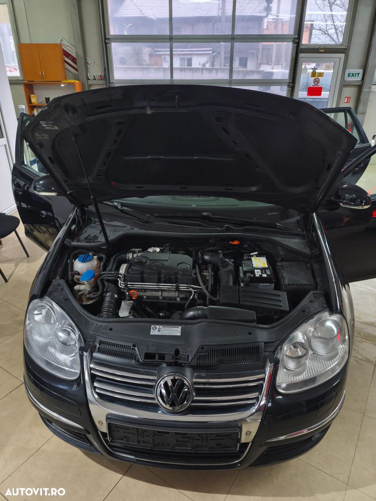 Volkswagen Golf 1.9 TDI DPF Comfortline BlueMotion - 6