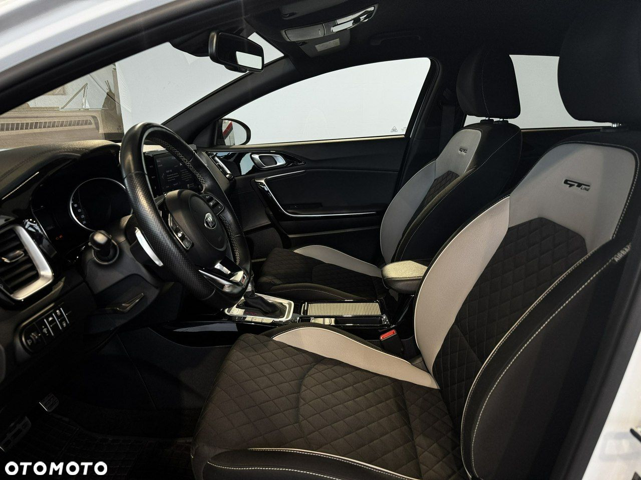 Kia ProCeed - 16