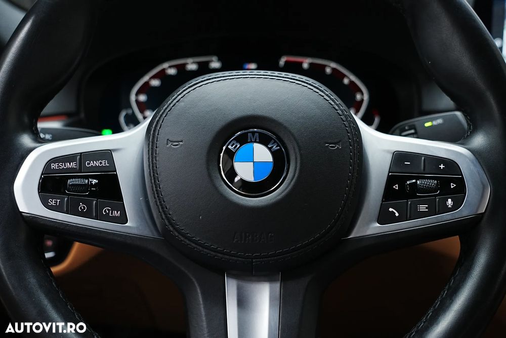 BMW Seria 5 520i Aut. M Sport Edition - 33