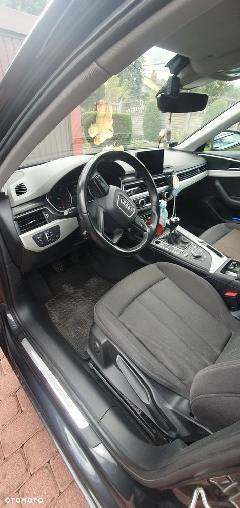 Audi A4 Limousine - 4