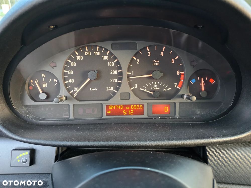 BMW Seria 3 323i - 8