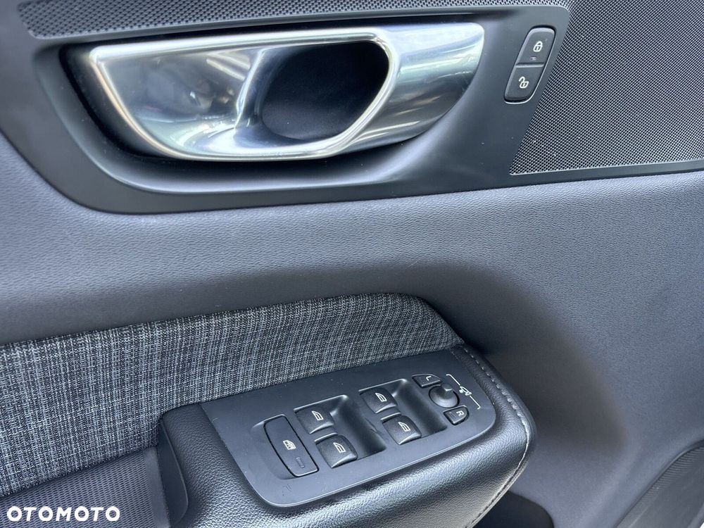 Volvo XC 60 B4 B Momentum Pro - 25
