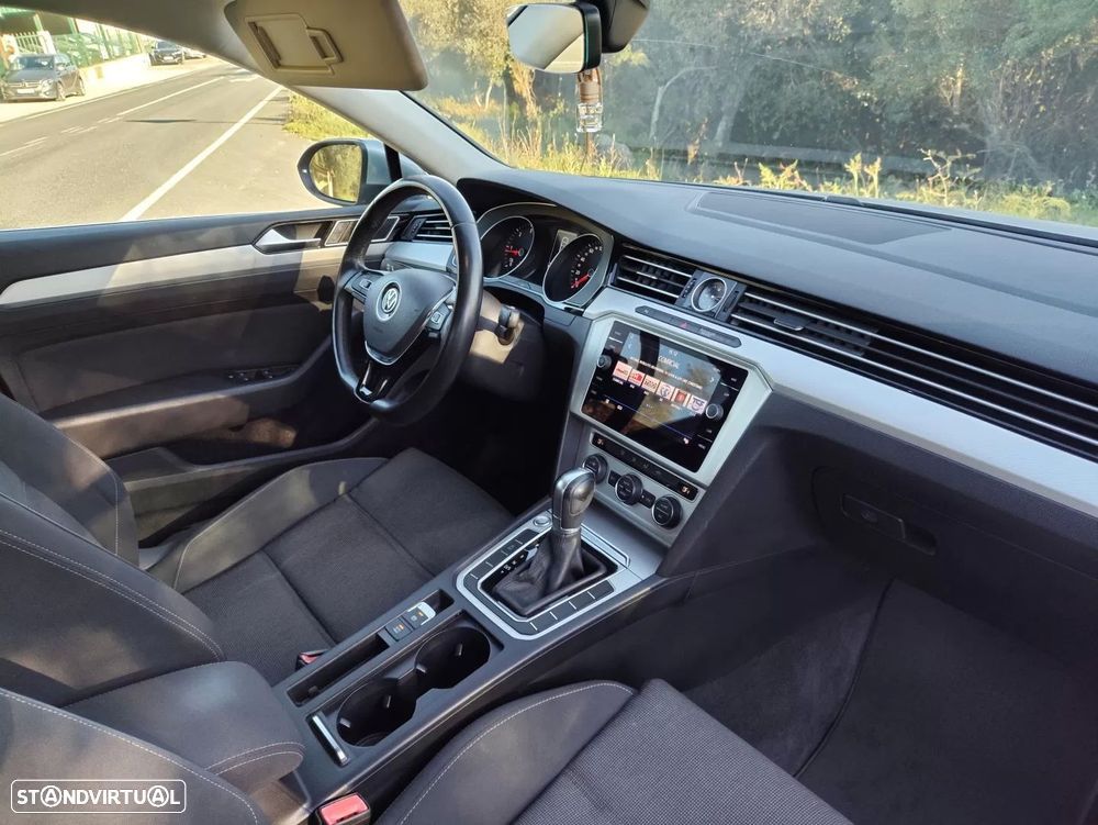 VW Passat 1.6 TDI Confortline DSG - 13