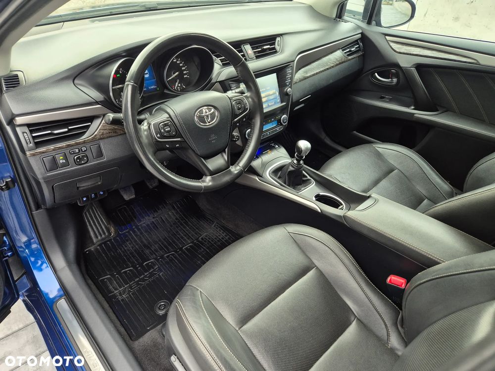 Toyota Avensis 1.8 Premium - 18