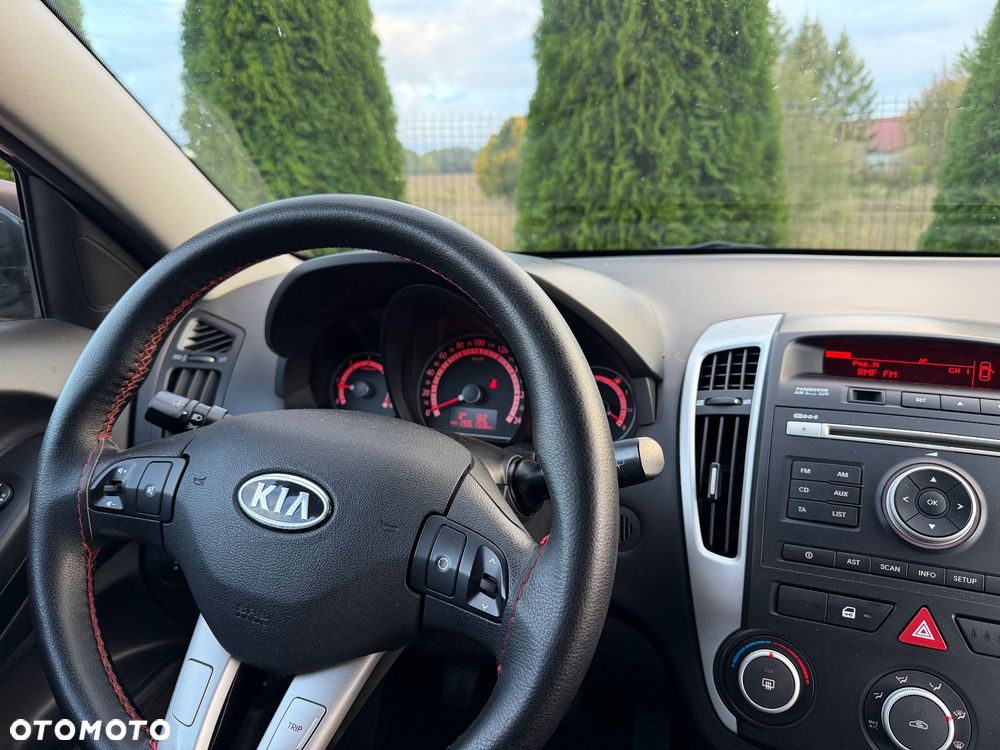 Kia Ceed - 13
