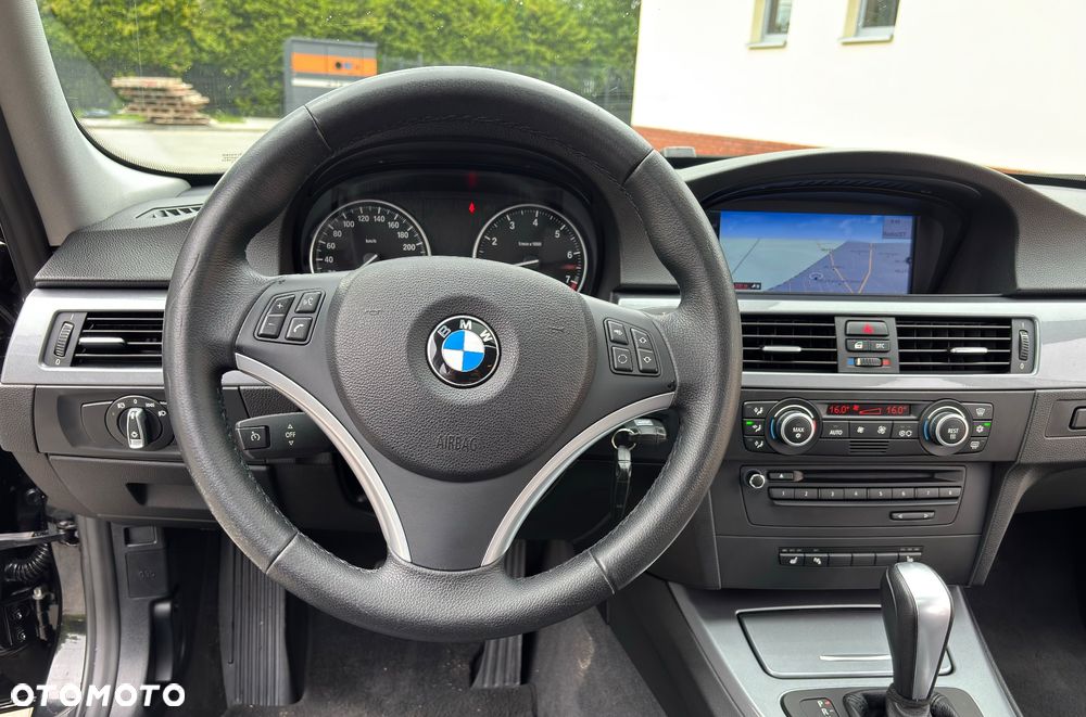 BMW Seria 3 320i - 31
