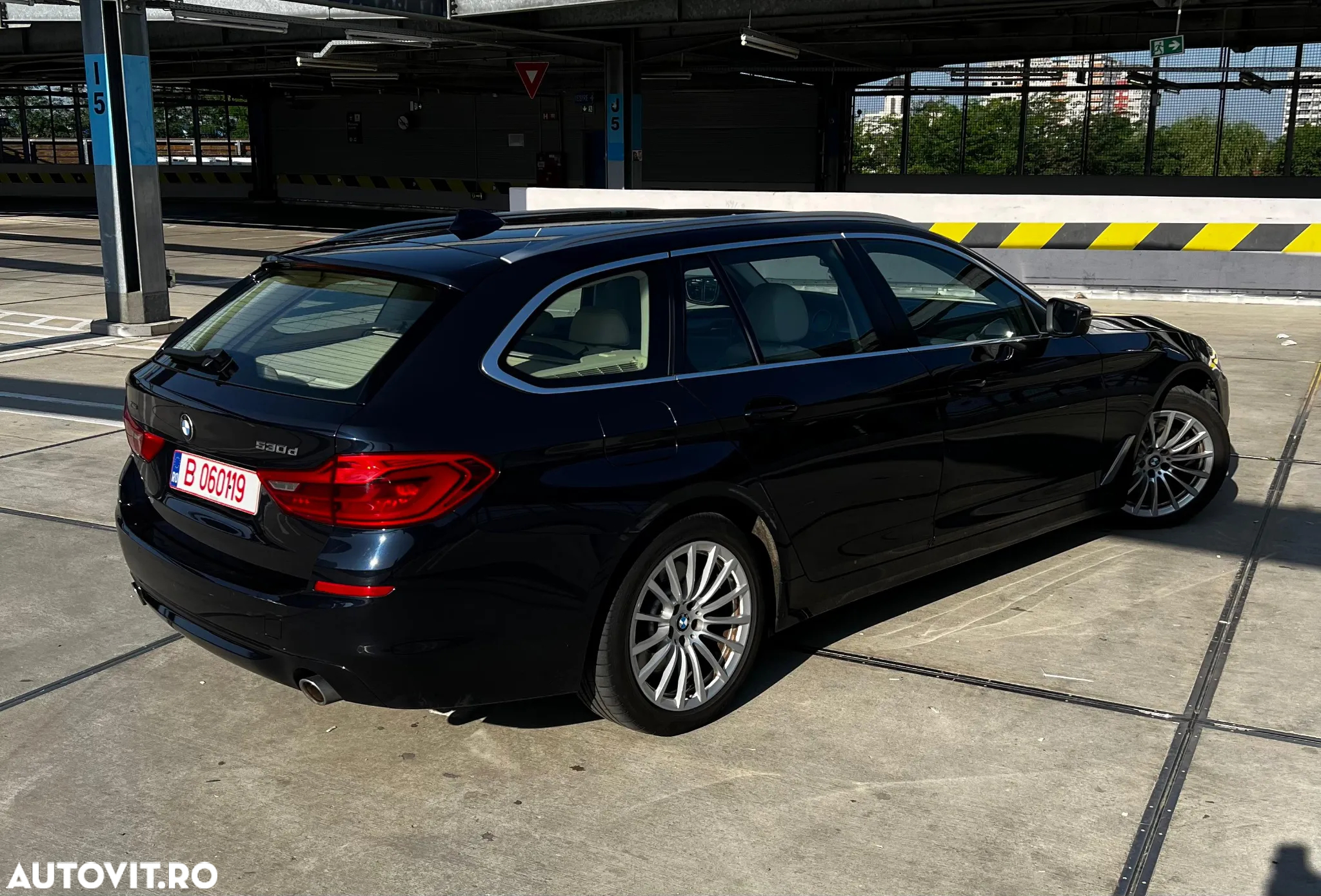 BMW Seria 5 530d xDrive Touring Aut. - 2