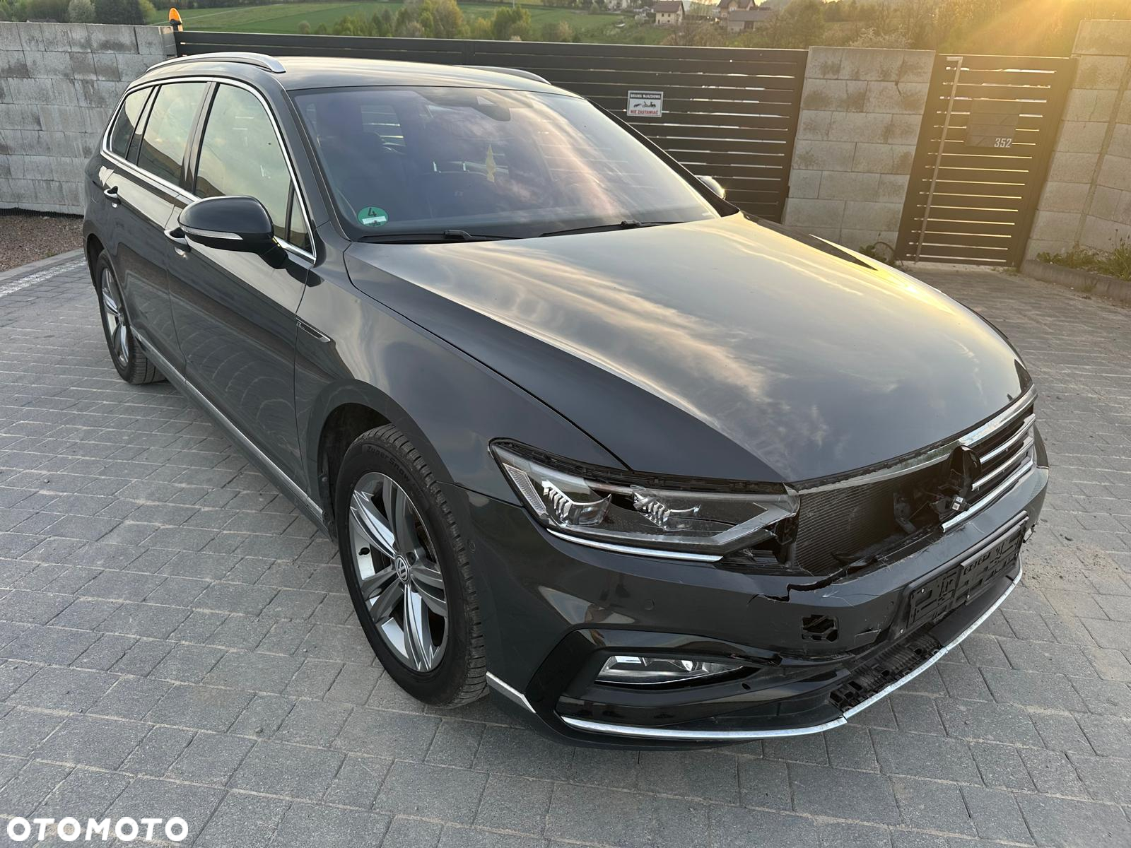 Volkswagen Passat Variant 2.0 TDI SCR DSG R-Line - 4