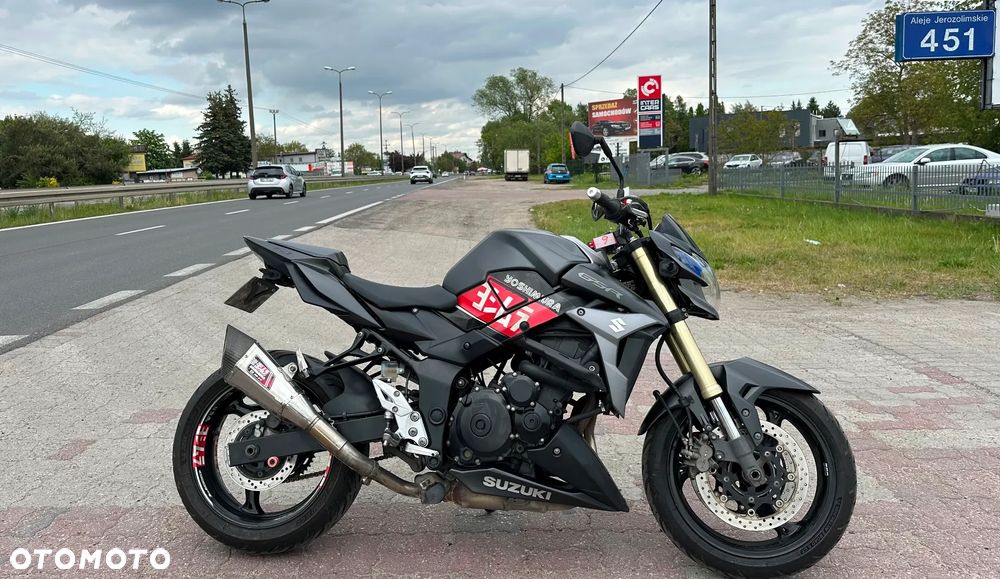 Suzuki GSR - 10