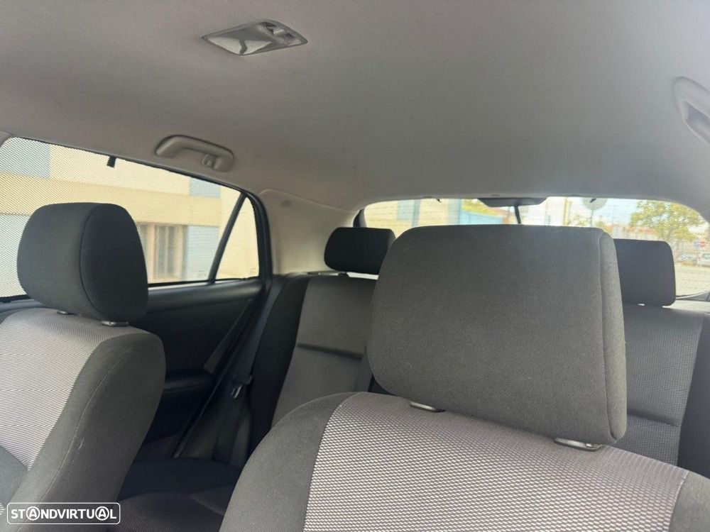 Toyota Corolla - 13