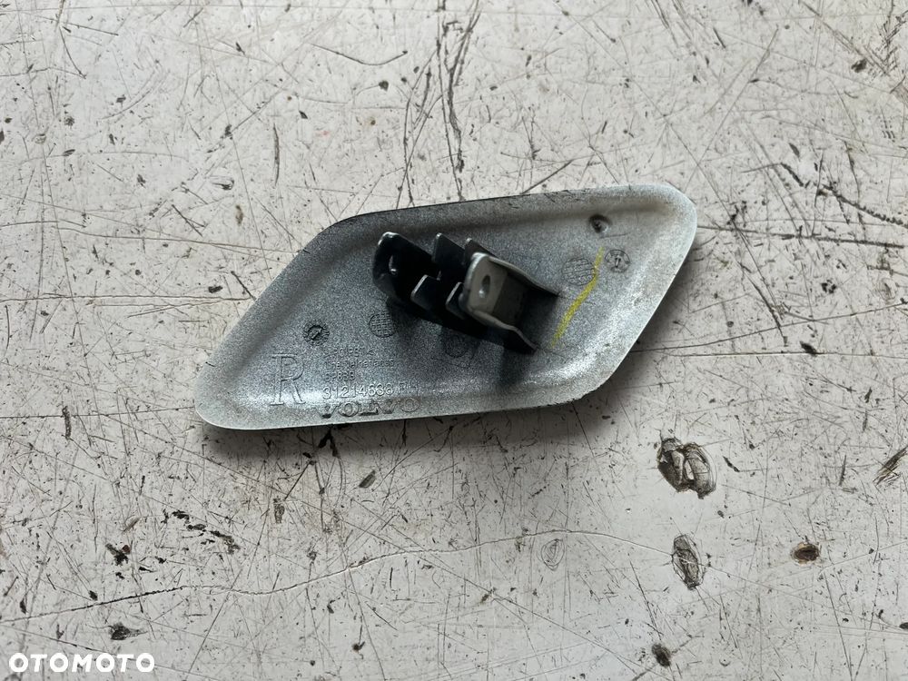 Volvo C30 lift zaślepka spryskiwaczy  prawa - 3