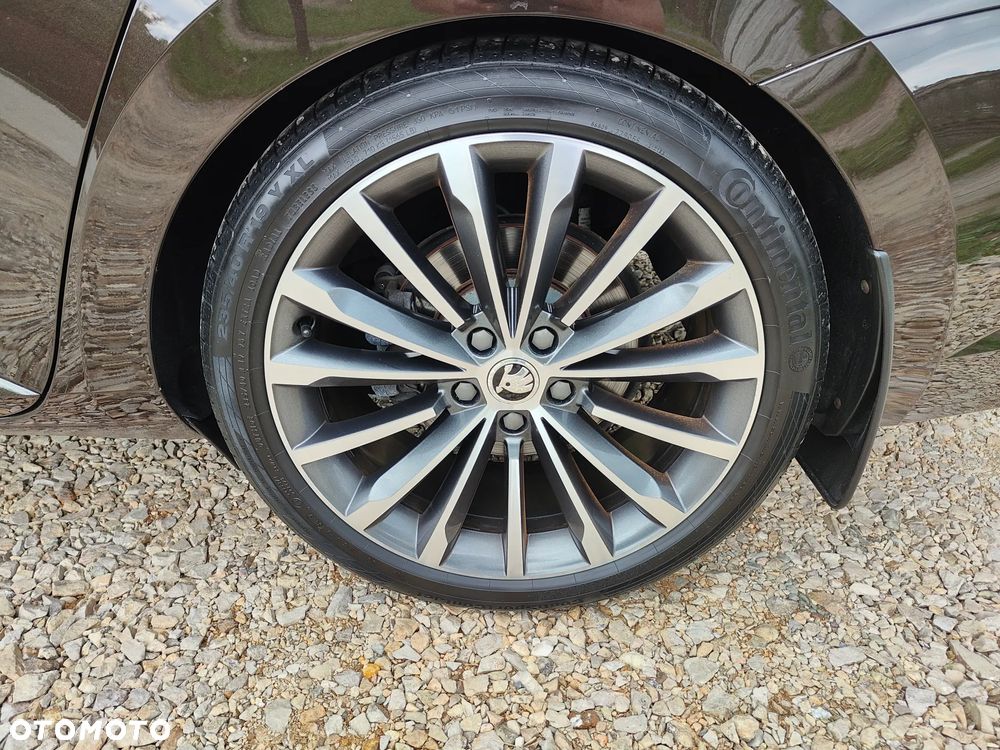Skoda Superb 2.0 TDI L&K DSG - 38
