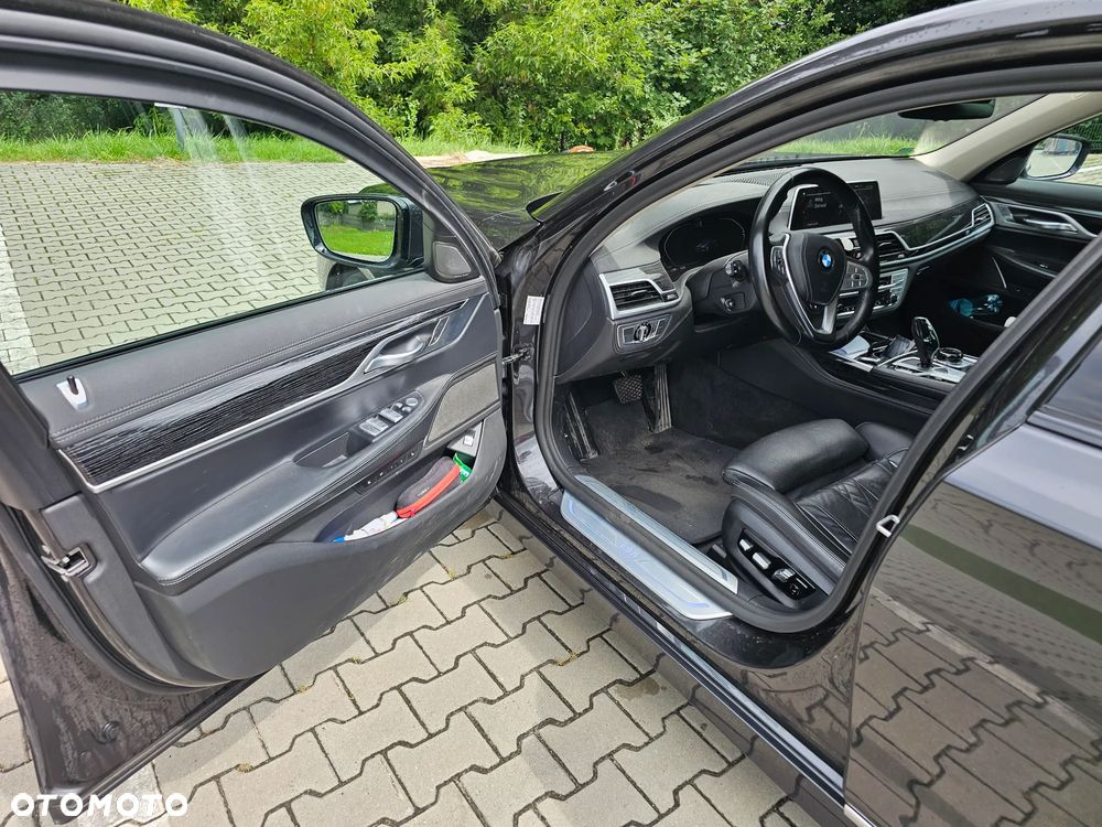 BMW Seria 7 740d xDrive mHEV - 9