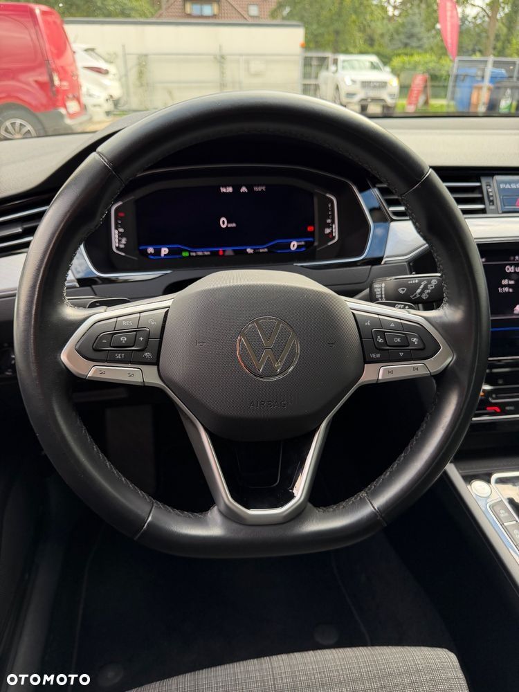 Volkswagen Passat - 29