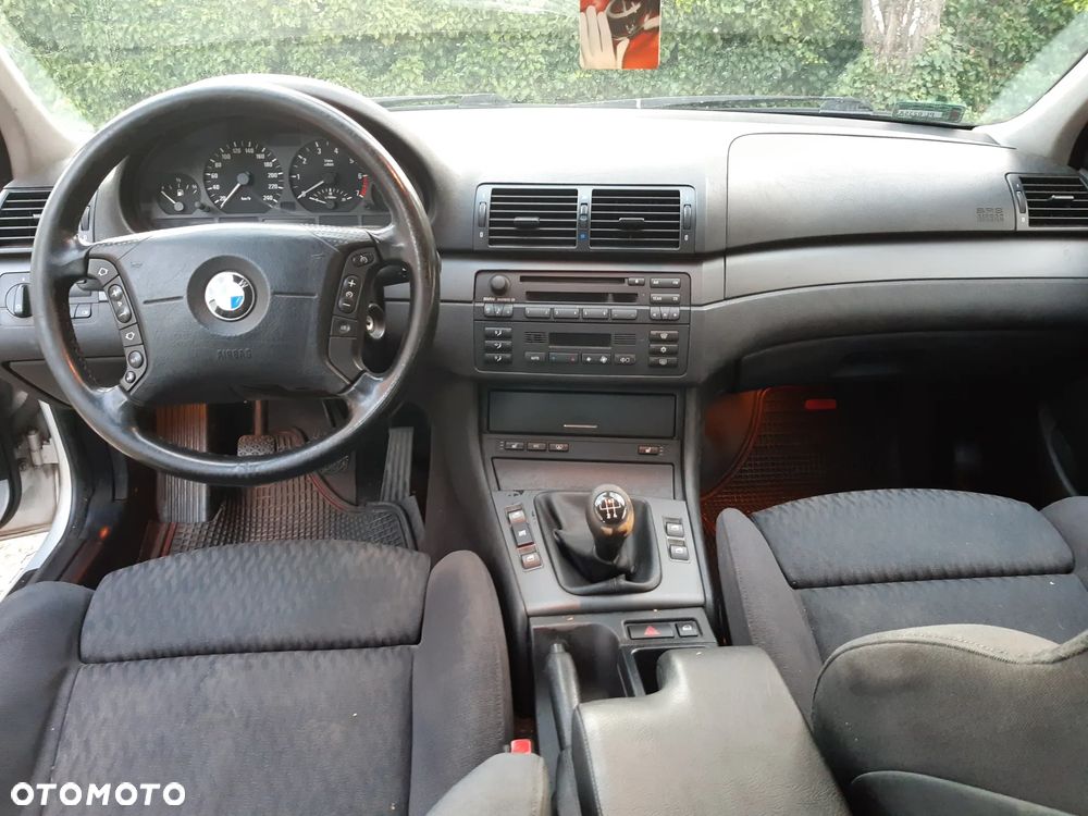 BMW Seria 3 318i - 11