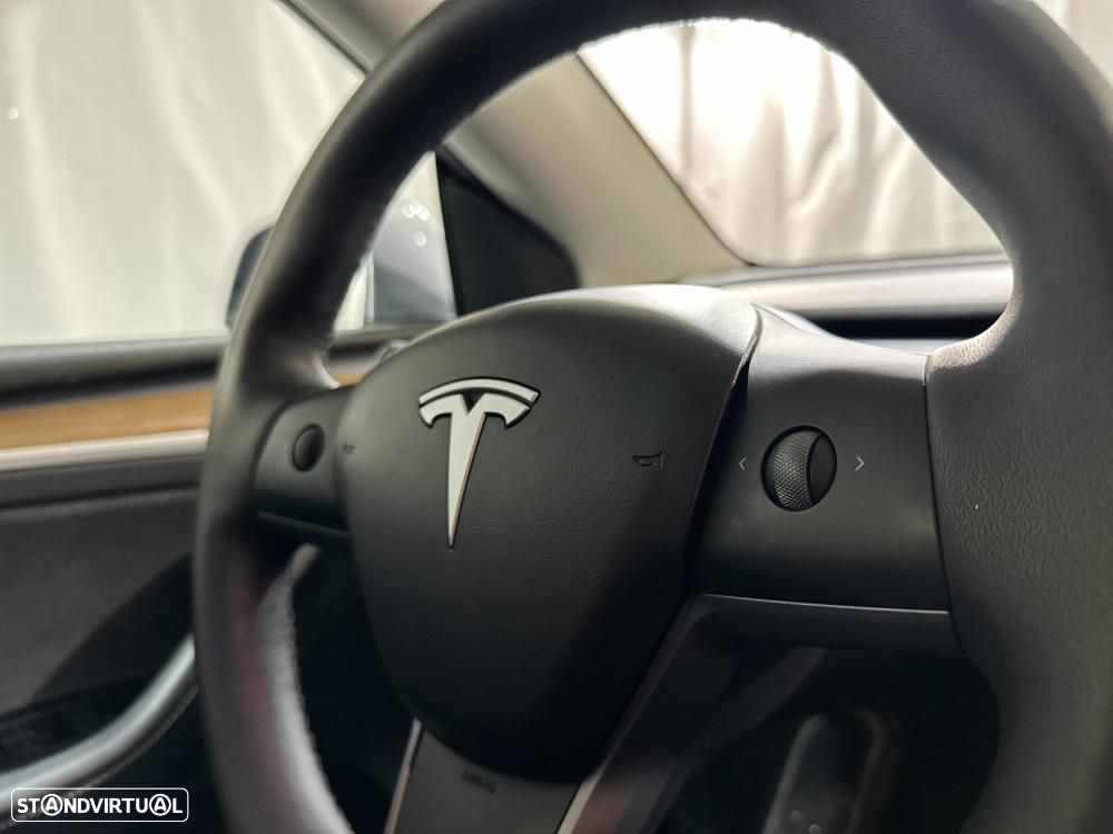 Tesla Model Y Performance Dual Motor AWD - 28