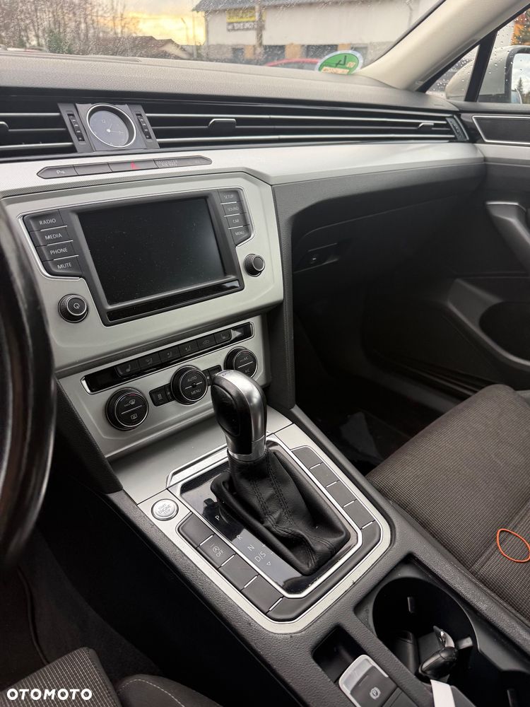 Volkswagen Passat 2.0 TDI (BlueMotion Technology) DSG Comfortline - 6