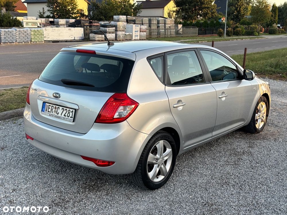 Kia Ceed - 22