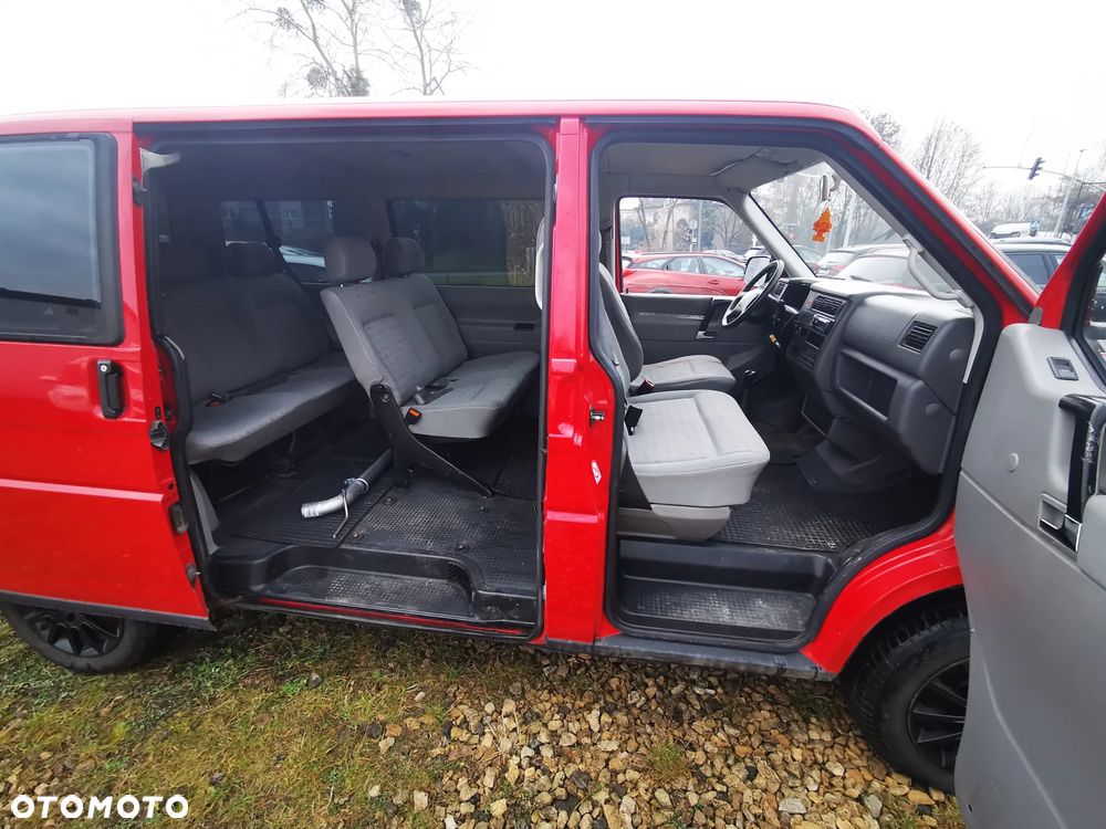 Volkswagen Caravelle Basis / CL - 16