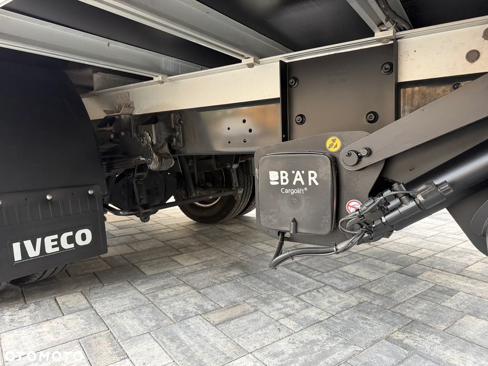 Iveco 72C18 Kontener + Winda BAR 1T / Kontener 5.35m x 2.24m x 2.3m / Bogate wyposażenie / UDT do 05.2028 / Salon PL / Zadbany od 1wł / Rozstaw osi 4.75m / FV23% - 18
