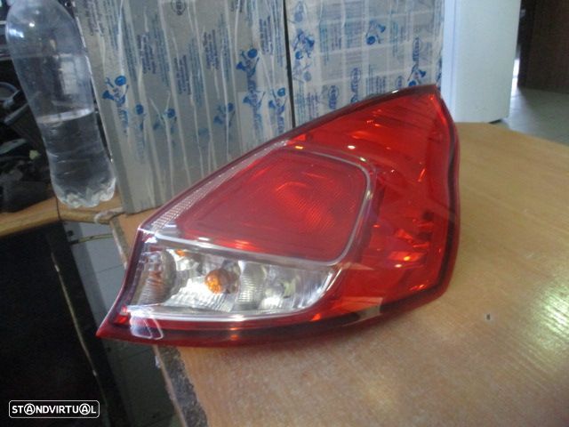 Farol Tras C1bb13404a FORD FIESTA 6 2013 1.0I 80CV 5P BRANCO Drt VISTEON - 1
