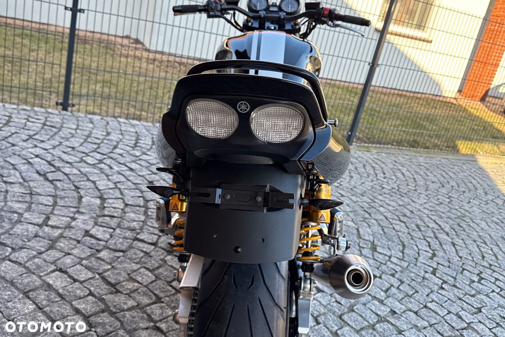 Yamaha XJR - 12