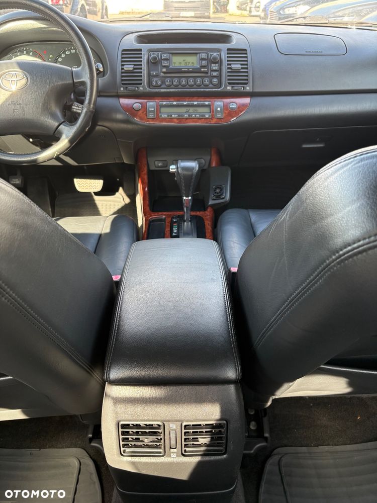Toyota Camry - 21