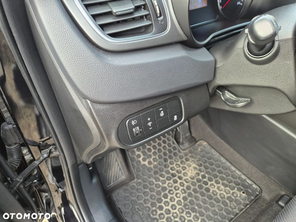 Kia Carens 1.7 CRDi 115 Dream Team Edition - 30