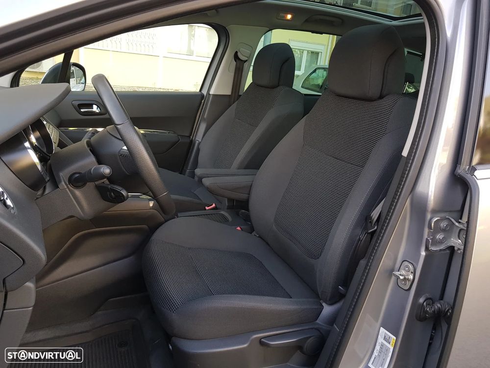Peugeot 5008 1.6 BlueHDi Allure J17 - 25
