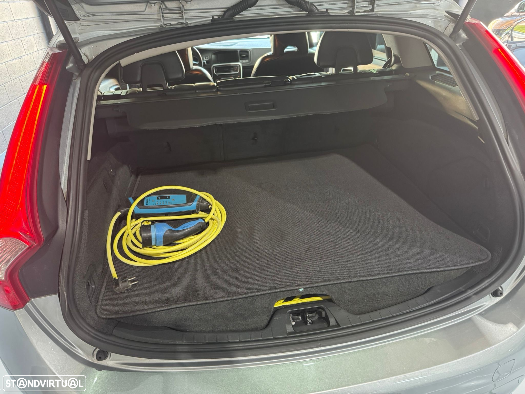 Volvo V60 D6 Plug-In-Hybrid AWD Geartronic Summum - 29