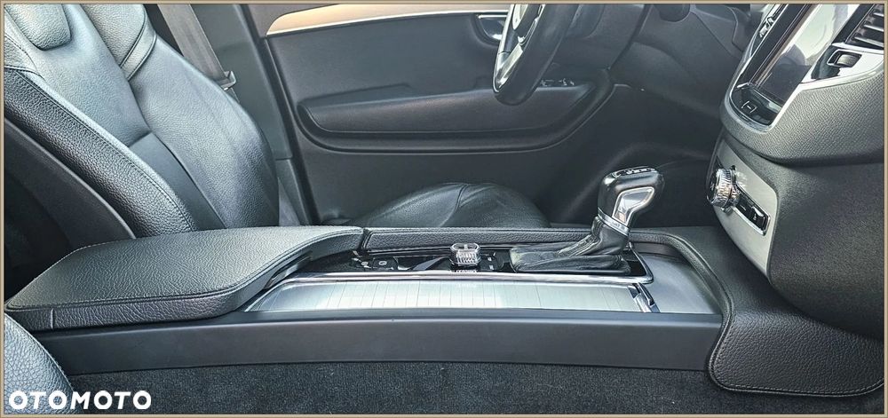 Volvo XC 90 D5 AWD Geartronic Momentum - 36