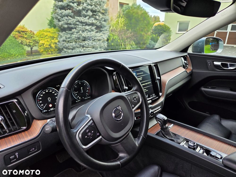Volvo XC 60 D4 Momentum Pro - 19