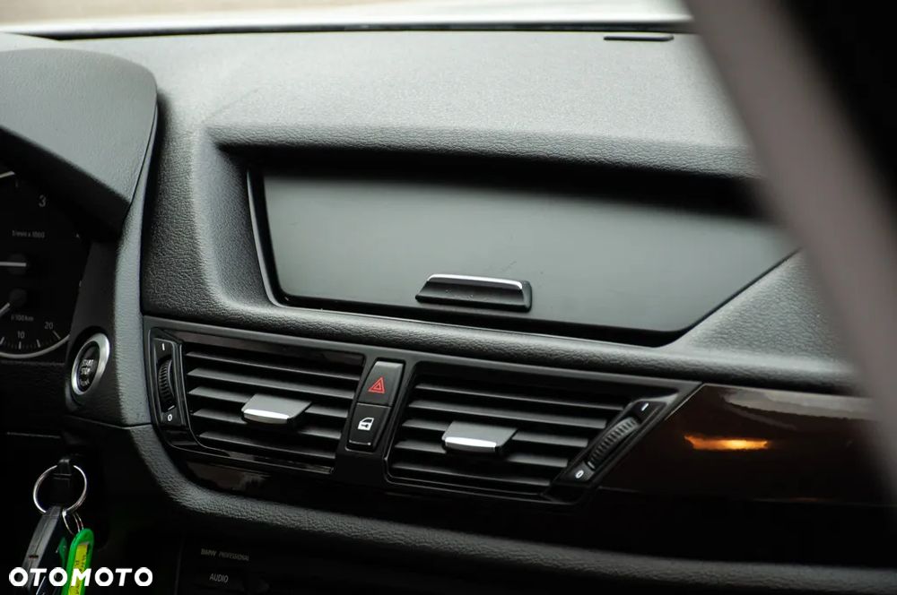 BMW X1 xDrive18d xLine - 38